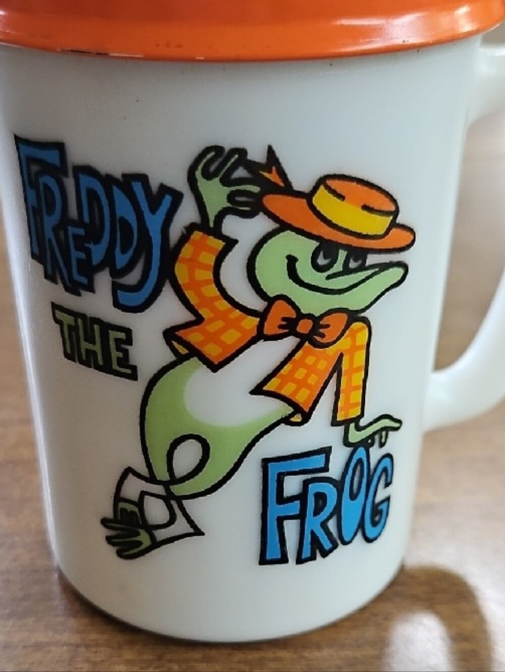 VTG 1969 Avon Freddy the Frog Milk Glass Bubble Bath Mug & Lid - Picture 4 of 9